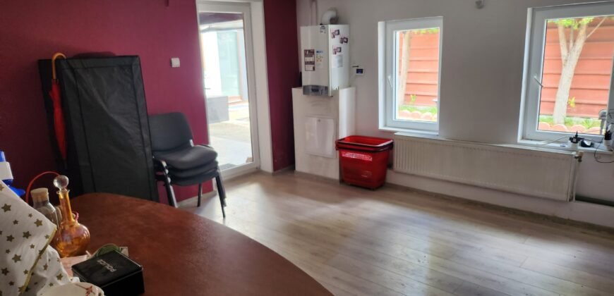 Vanzare casa cu Spatiu comercial in inima Bacaului