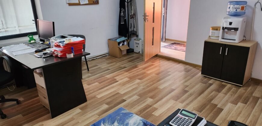 Vanzare casa cu Spatiu comercial in inima Bacaului