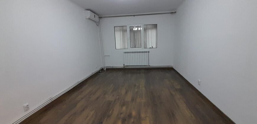 Apartamet cu 3 camere decomandat