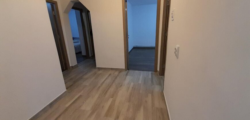 Apartamet cu 3 camere decomandat